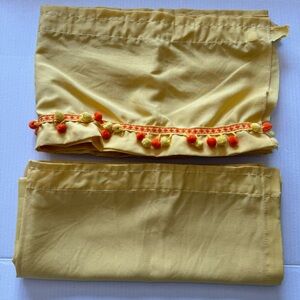 Retro/Vintage JC Penney Fashion Manor Penn-Press Harvest Gold Valance W/pompom C